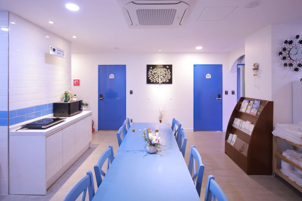Road Myeongdong Guesthouse