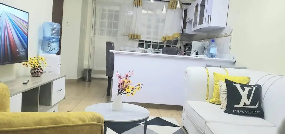 Jolly 1br With AC, Backup Gen, Netflix, Balcony