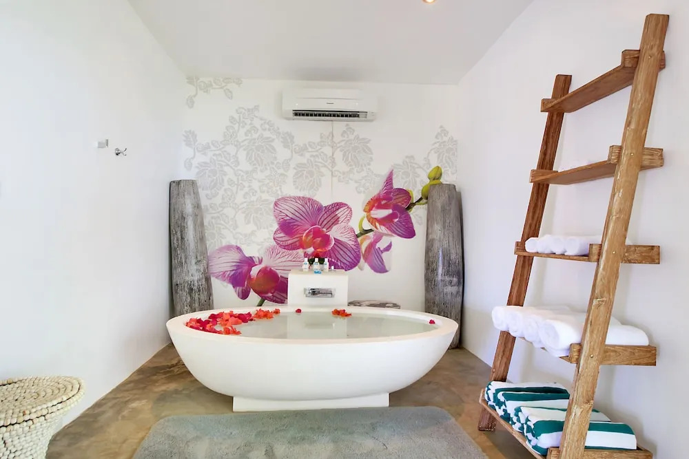 Tides Reach Resort