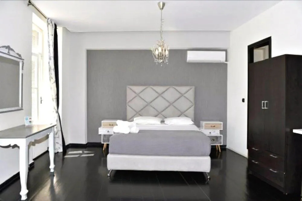 Antisthenes Apartments