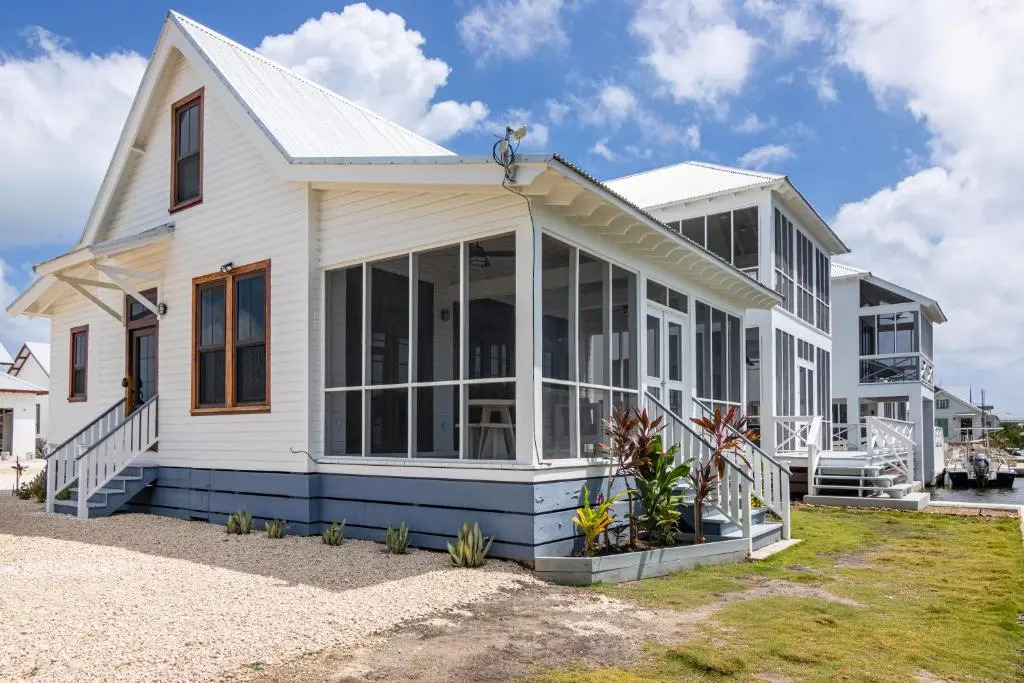 Paradise Cottage and Mistico Beach Club plus Boat Shuttle