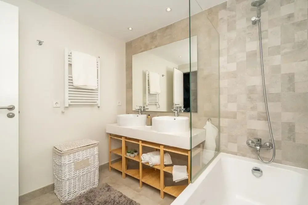 Inf3.4i - Modern & Bright City Apartment