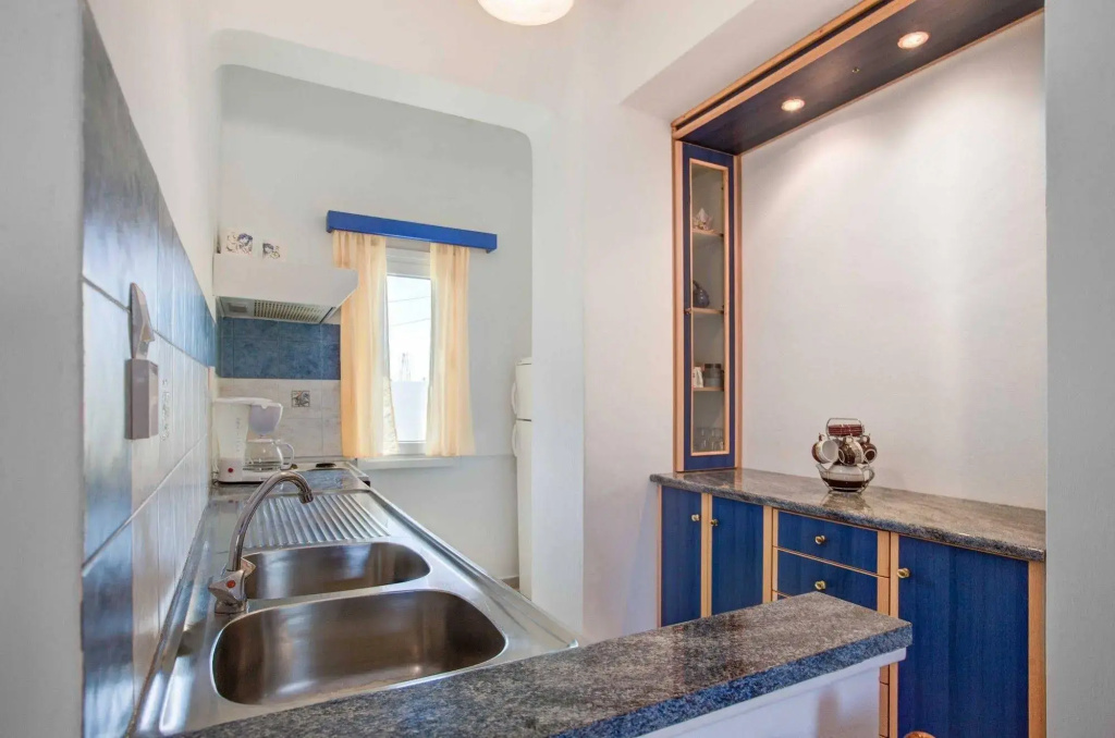 Helios Studios & Apartments