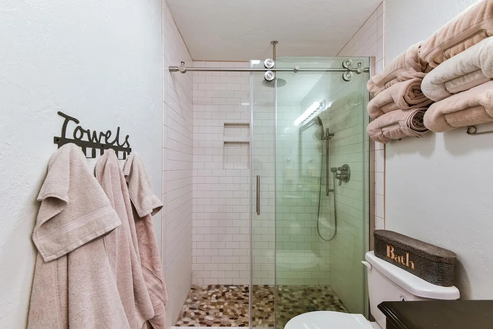 Matchplay - Resort Amenities W/ Indoor Pool - Comfort Meets Style and Fun!