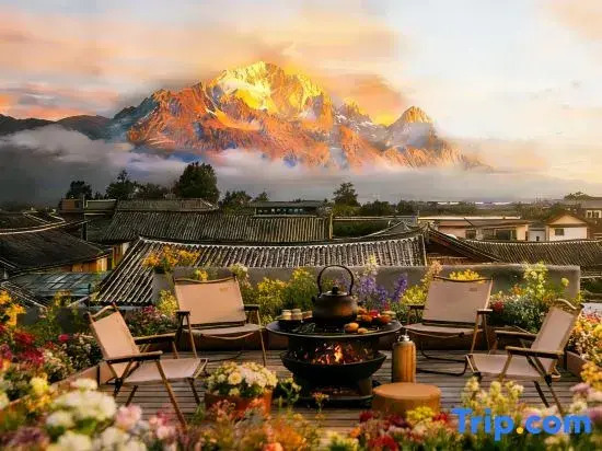 Moonlight Shiyue·Full Smart Luxury Scenic Projection Inn Lijiang Ancient Town
