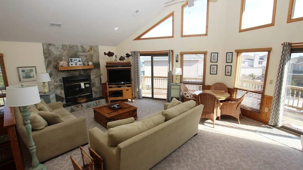 Crab's Day Off - 5 Br Home