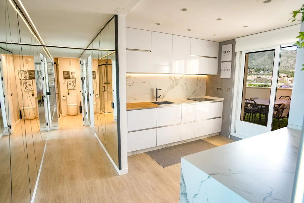 Beautiful apartment with 2 terraces, Pool & Beach