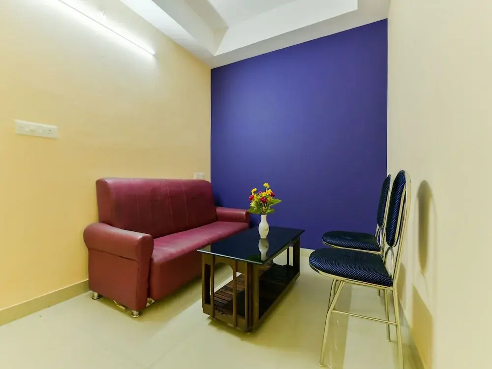 OYO 12179 Hotel Raiban
