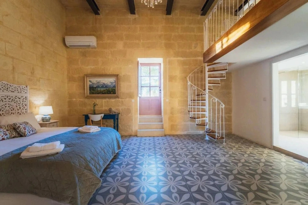 San Lawrenz Farmhouse Rustic Retreat With Pool