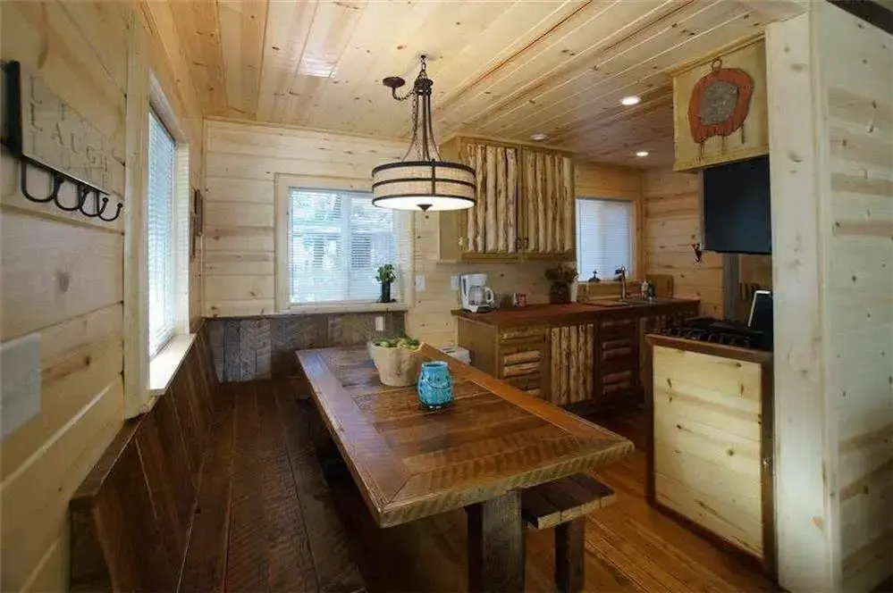 Bear Snugglin by Big Bear Cool Cabins