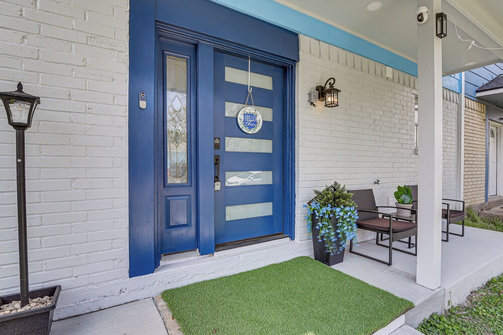 1/2 Mi to Sylvan Beach Park! Chic Townhome w/ Yard