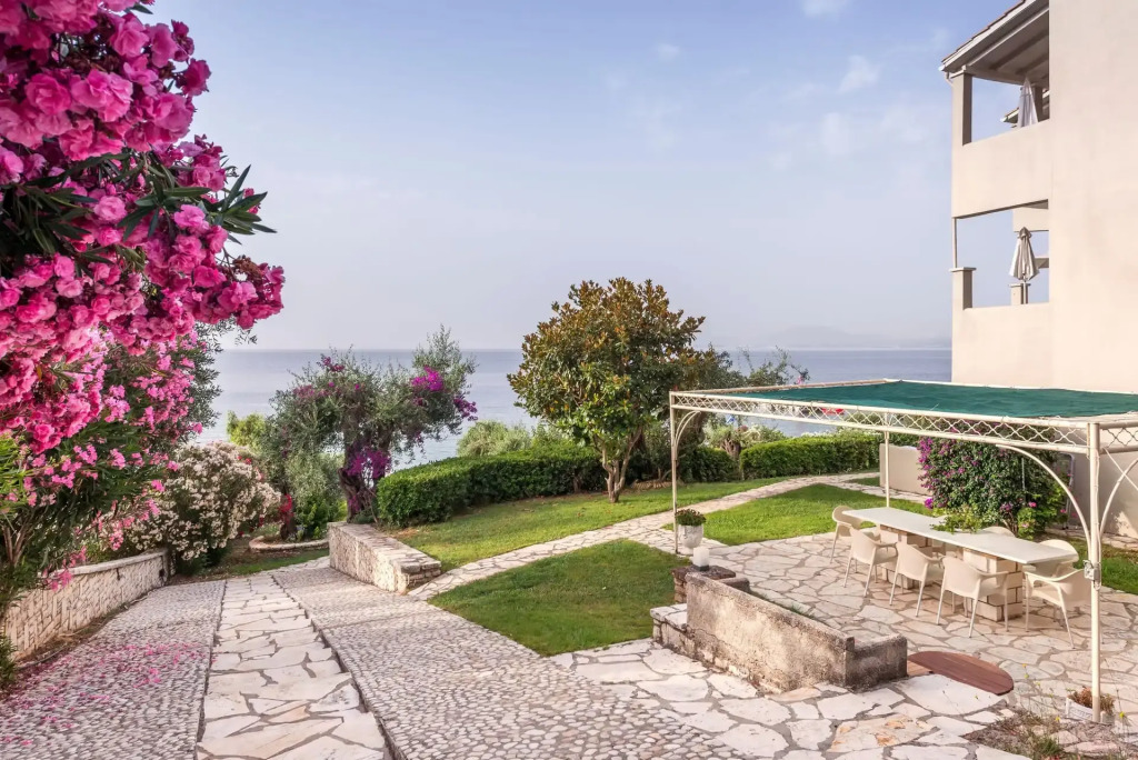 Krouzeri Beach Apartments