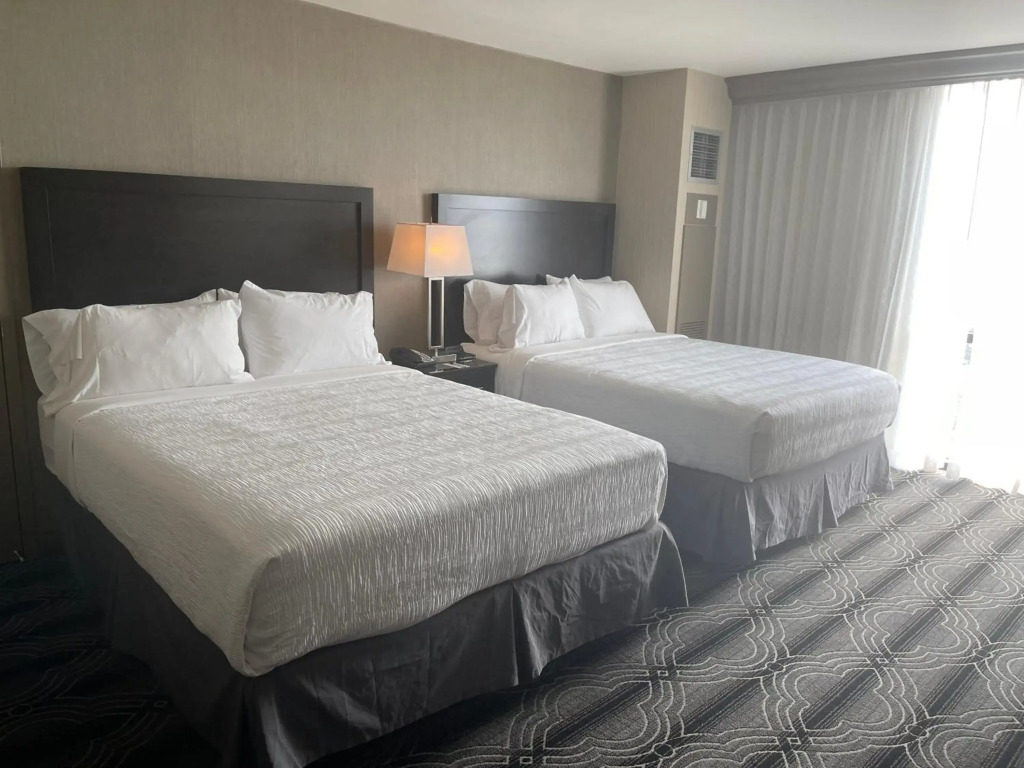 Grand Laurel Hotel
