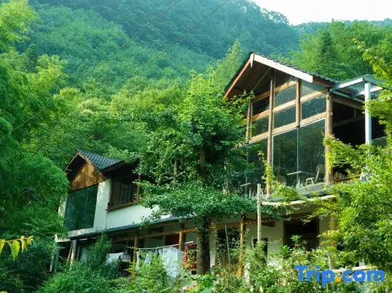 Xiuyan Private Hot Spring Guesthouse  (Qingcheng Back Mountain Scenic Area  Branch)