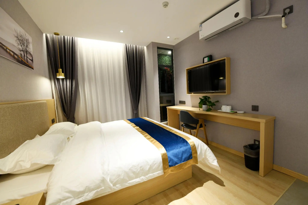 Shell Hotel Shanghai Normal University Hongcao Road Metro Station Guiping Road