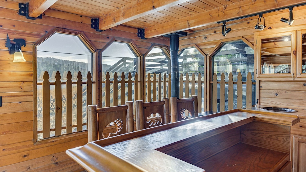 Viewtopia by Avantstay Lakefront Views + Hot Tub