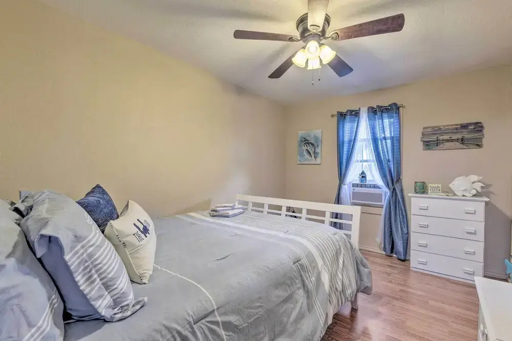 Fire Pit & Grill: Fishing Cottage in Aransas Pass!