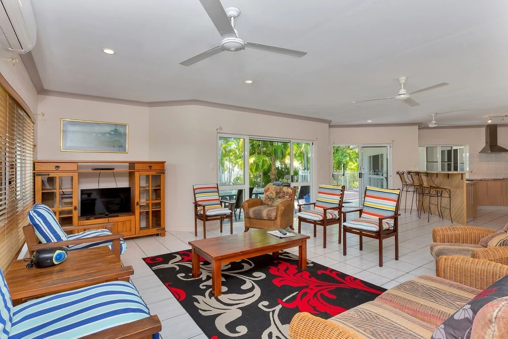 White Sapphire Holiday House