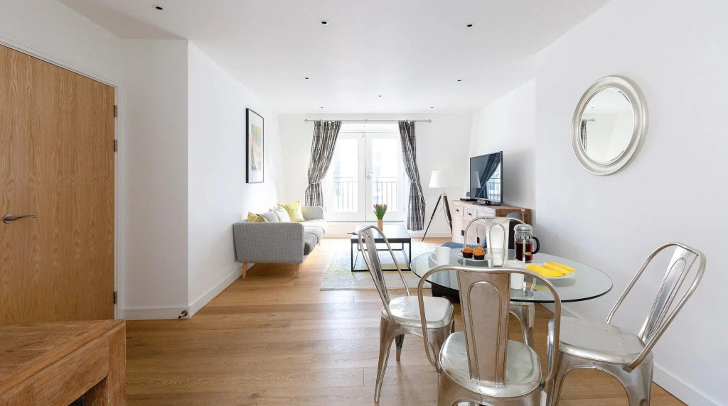 Urban Stay Lovat Lane Apartments