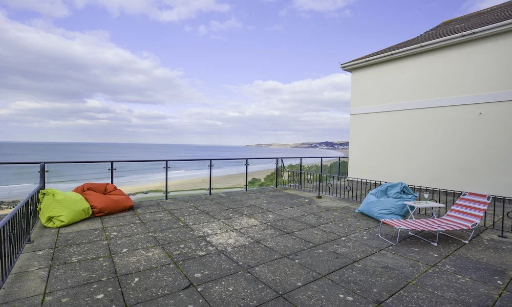 Clifton Court Apt 16 With Heated Pool