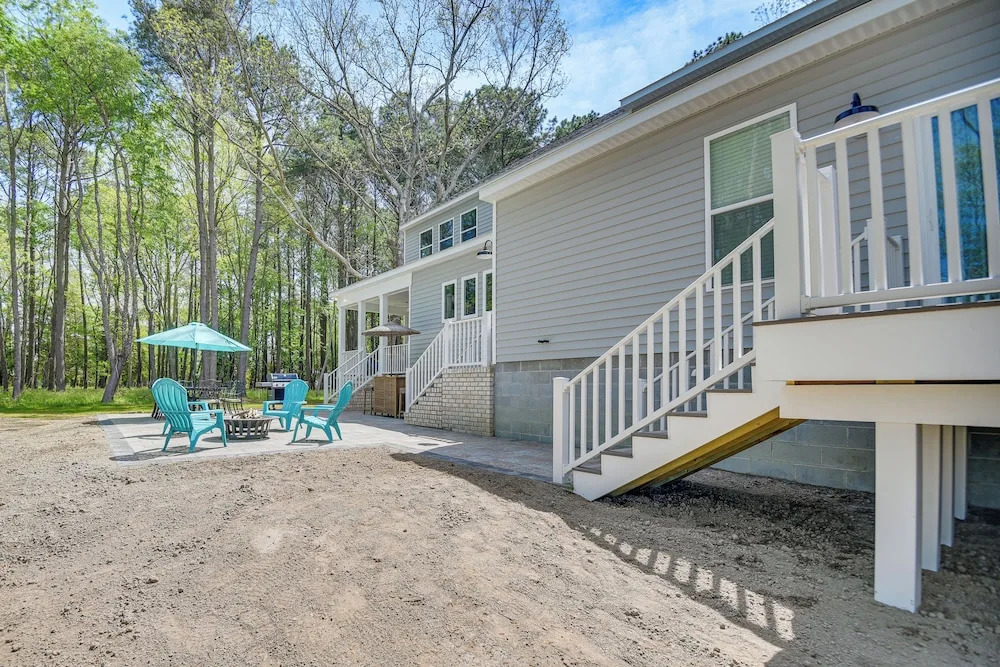 Cape Charles Home: Private Pier & Beach-front Deck