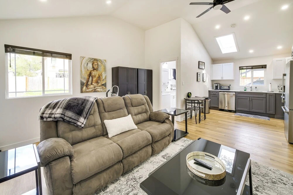 Modern Pacific Vacation Rental: 5 Mi to Lake Tapps