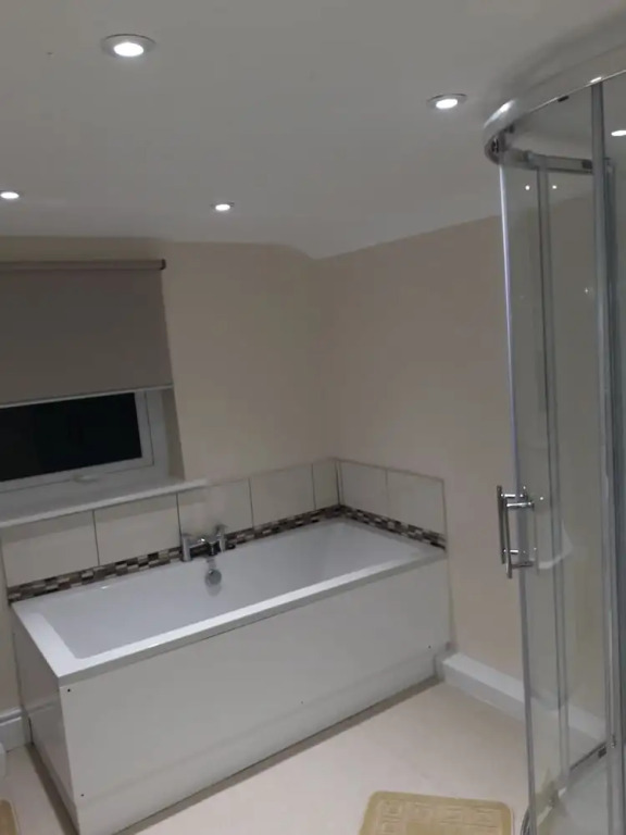 THE NEW Accommodation FREE complimentary breakfast and parking