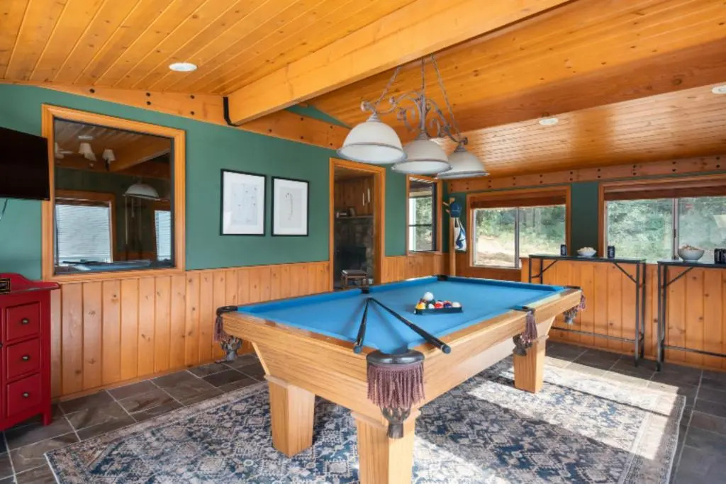 Cougar Lodge by AvantStay Private Character Cabin in Big Bear w Large Patio
