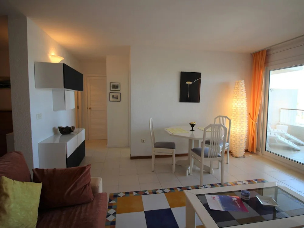 Bright Apartment With Lift and View of the Harbor and the sea for 3 People