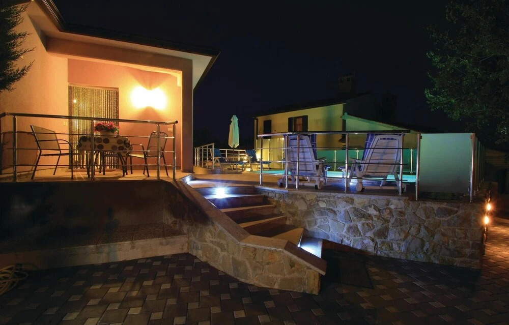 Adorable Holiday House Lilla-with pool-near Old Town Labin