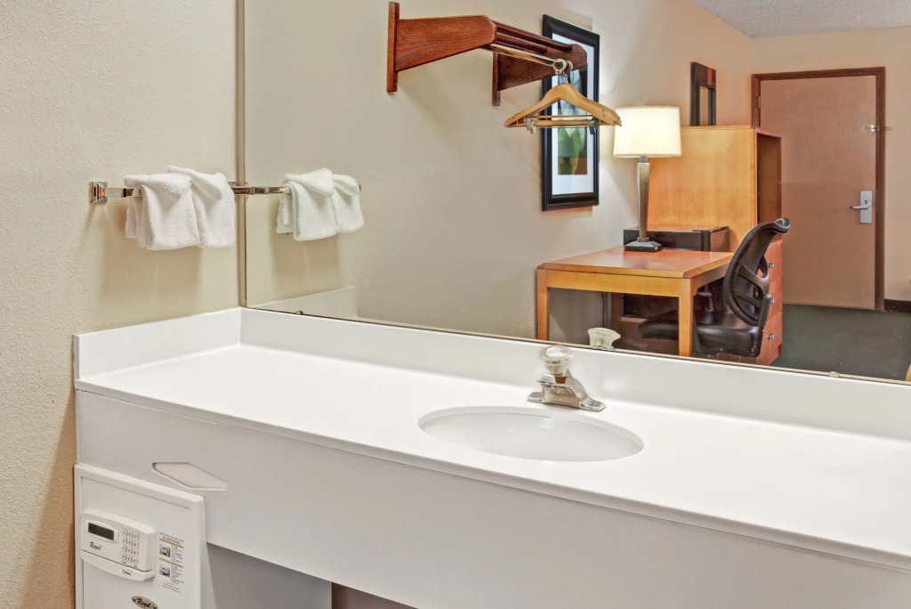 WestSpring Inn - Westlake Cleveland