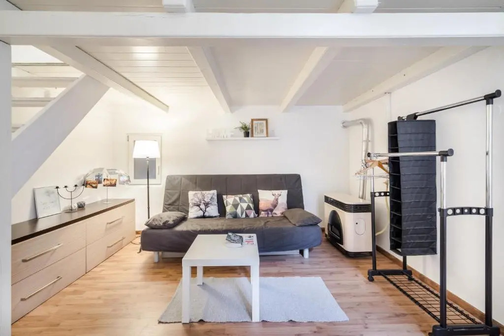 BpR Vinyl Style Studio Home with A/C