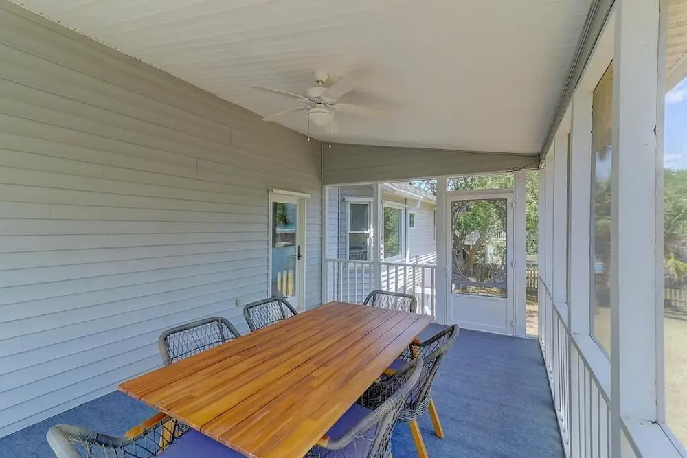 8 44th Avenue