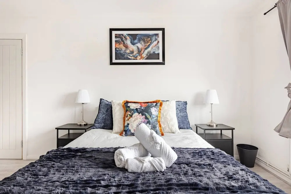 Central Wimbledon Stay! Free Parking & Fast Wifi, Long Stays Welcome