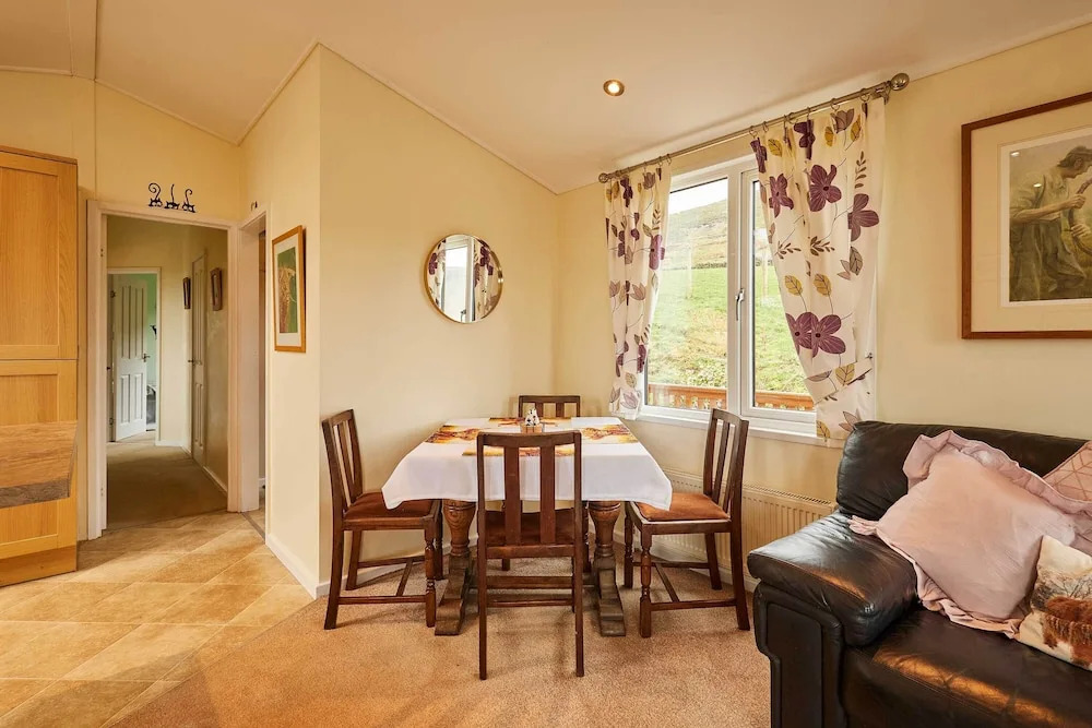 Host Stay - The Lodge High House