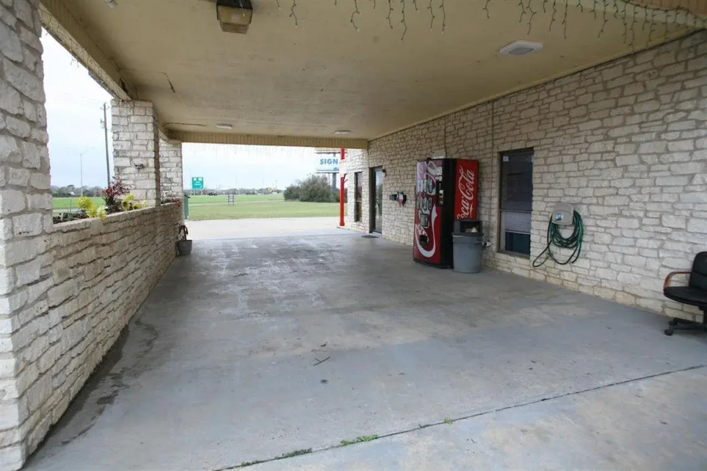 Americas Best Value Inn - Edna