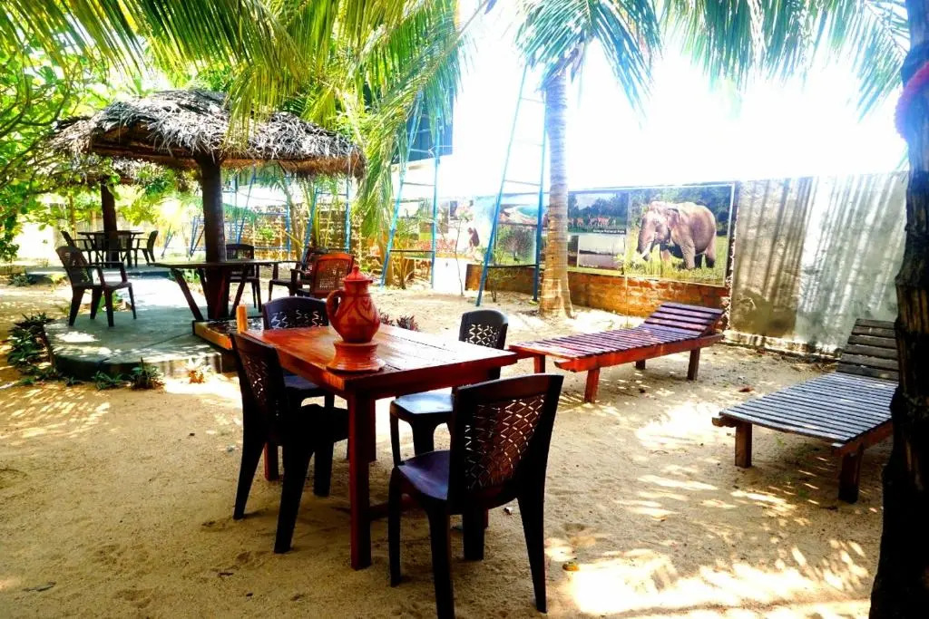 Star Rest Surf Camp Arugambay