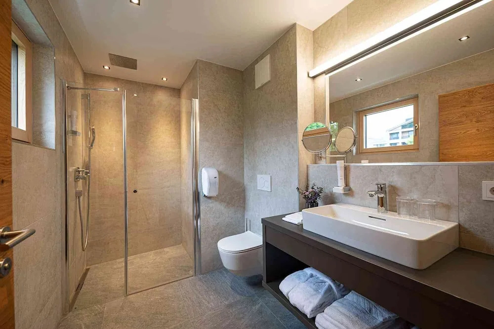 Lakeside Luxury Apartments