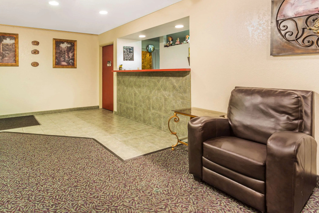 Super 8 by Wyndham Greeley