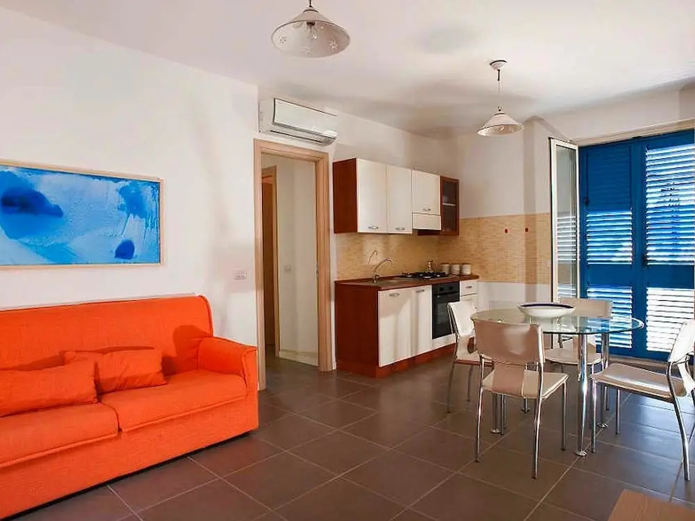 Beautiful Apartment With Outdoor Shower and Beautiful View, Right on the sea