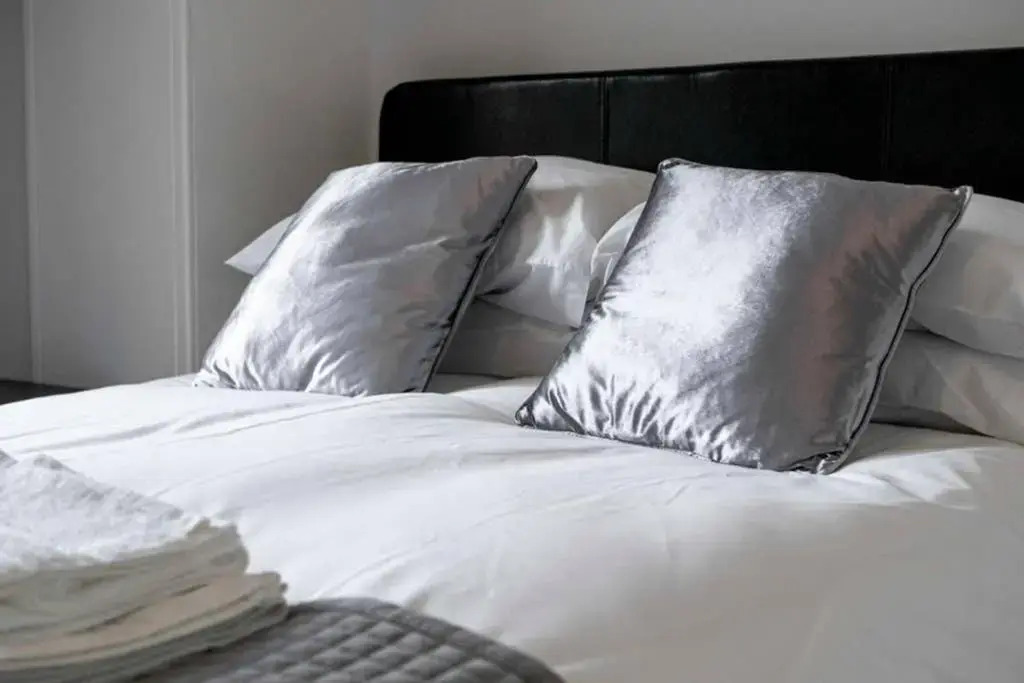 ☆ Bright, Modern West-End Apartment ☆