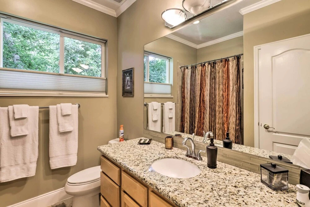 Secluded Home w/ Hot Tub & Mountain Views!