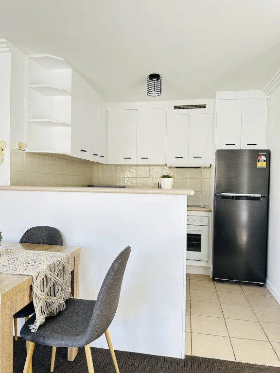 Modern Apartment in Chevron Island