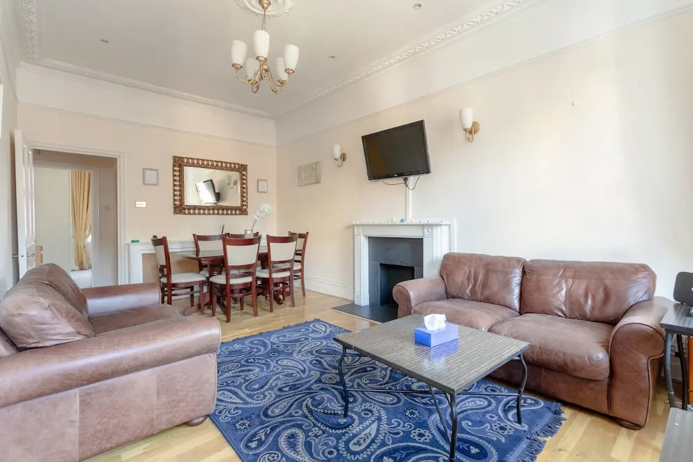 Traditional 2 Bedroom Flat in South Kensington