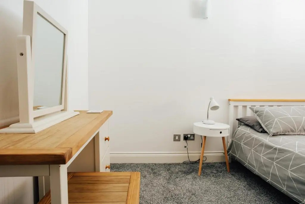 Spacious 2 bedroom flat near beach and town centre