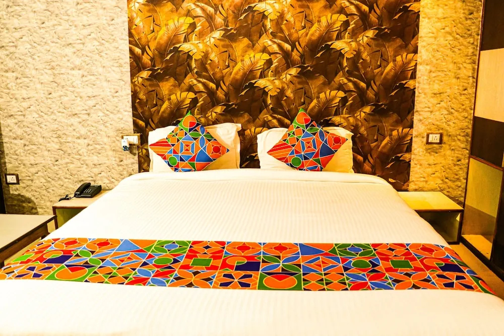 Amit Hotel by Clovers Stays