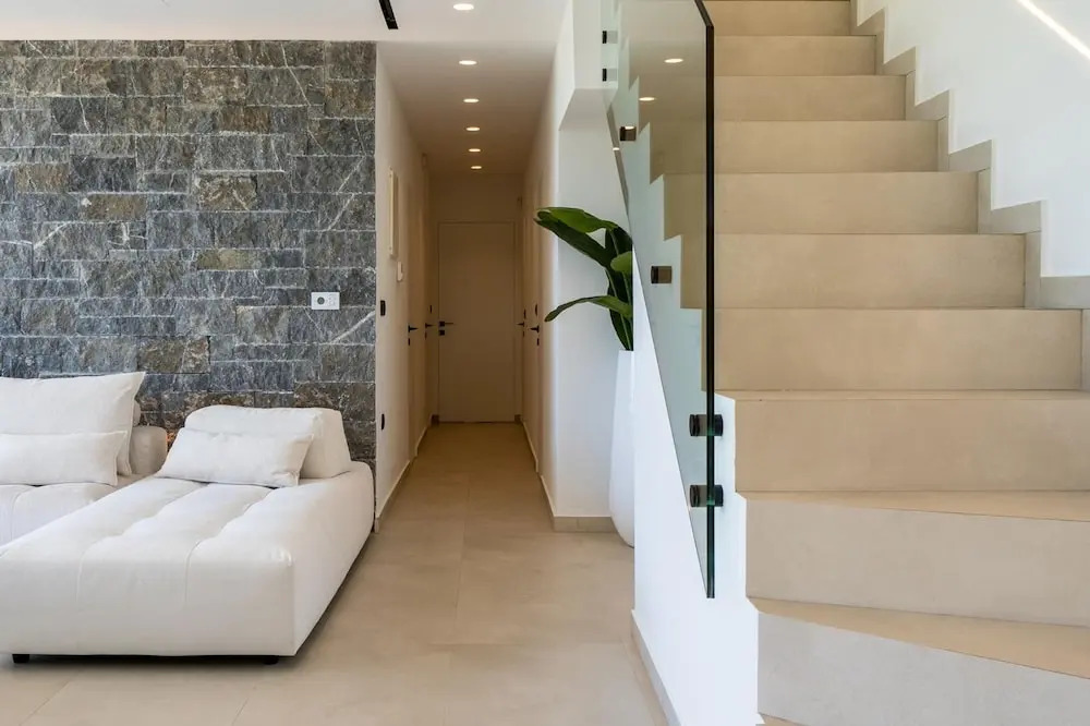 Aethra Grand- Luxury 5-bed Villa 850m From Beach