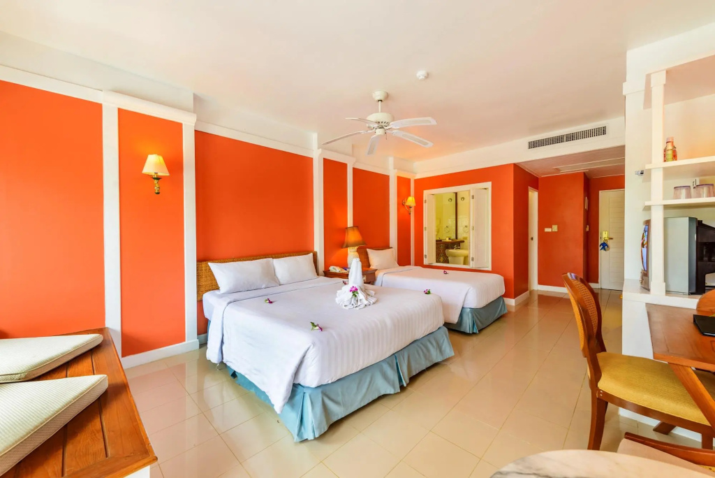 Andaman Seaview, Karon Beach - SHA Plus