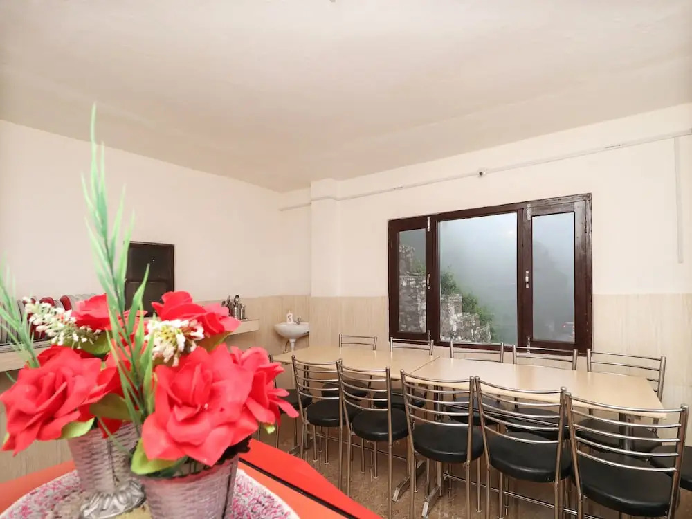 OYO Home 18565 Restful Stay