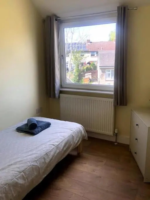 Modern 4 bed home, 30 minute walk from City Centre